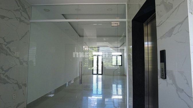 Cho thuê nhà Him Lam MT Nguyễn Thị Thập có thang máy giá 70T/tháng
