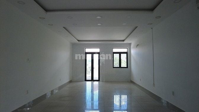Cho thuê nhà Him Lam MT Nguyễn Thị Thập có thang máy giá 70T/tháng