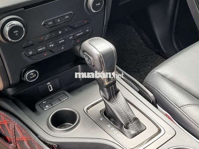FORD EVEREST TITANIUM 2WD 2021, ĐỎ, 5V6 KM HT GÓP.