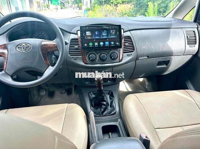 Toyota Innova 2014 2.0E - 100000 km