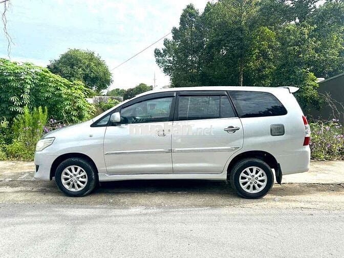 Toyota Innova 2014 2.0E - 100000 km