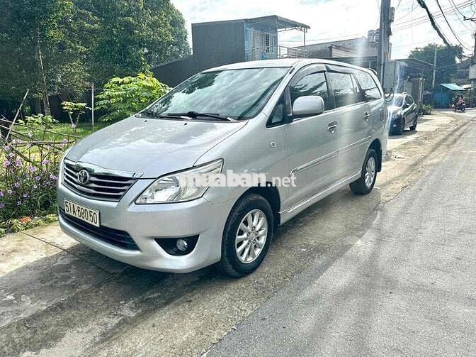 Toyota Innova 2014 2.0E - 100000 km