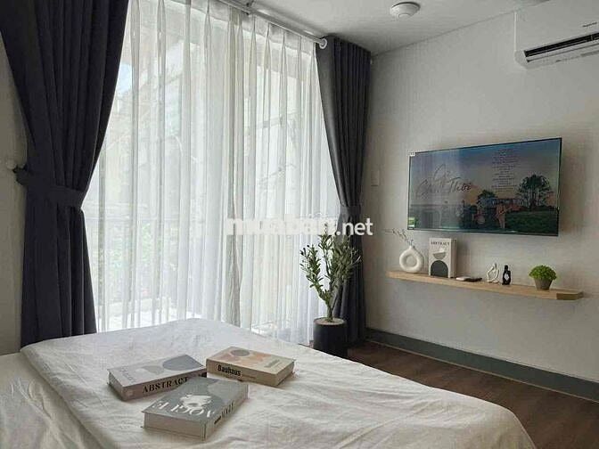 Cho thuê căn hộ Studio ban công cửa sổ ngay gần Vòng Xoay Lăng Cha Cả