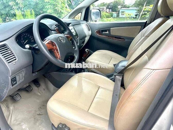 Toyota Innova 2014 2.0E - 100000 km