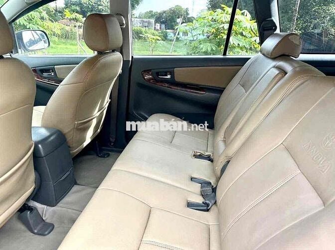 Toyota Innova 2014 2.0E - 100000 km