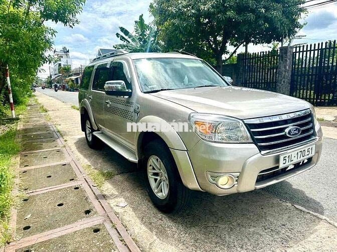 Ford Everest 2010 2.6L 4x4 MT - 90000 km
