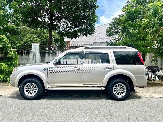 Ford Everest 2010 2.6L 4x4 MT - 90000 km