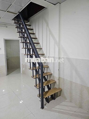 Cho thuê nhà trung tâm Q1, trệt gác suốt, nhà trống vào ở ngay