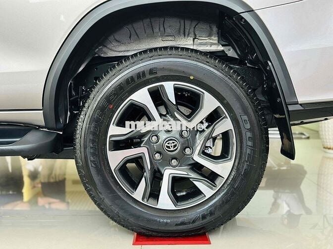 Fortuner Legender 2.4L 4x2 AT | Ưu Đãi Sốc 45 tr
