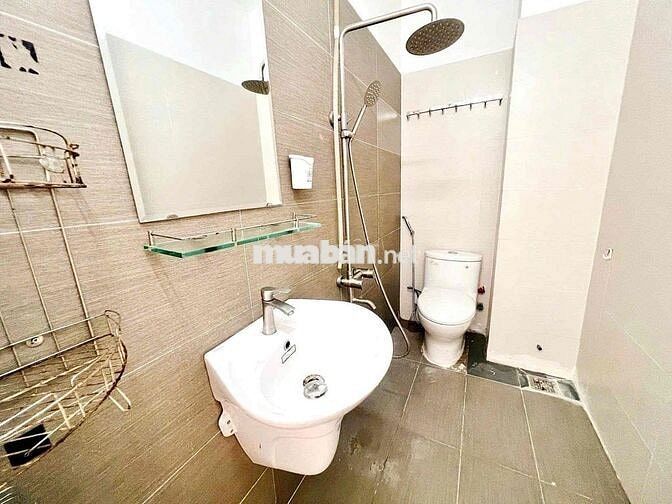 phòng full nội thất Ban Công lầu 1