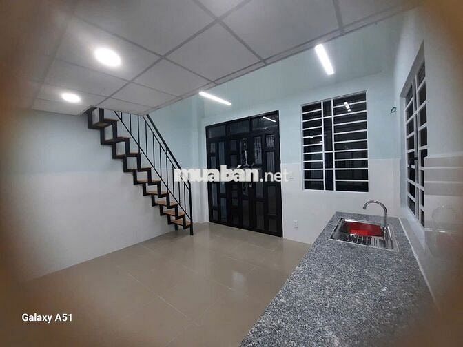 Phòng trọ 40m2 có gác mặt tiền hẻm Bùi Quang Là, không chung lối đi.