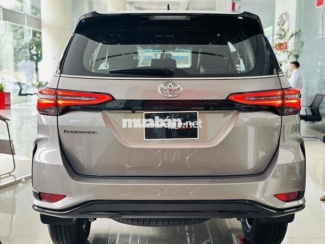 Fortuner Legender 2.4L 4x2 AT | Ưu Đãi Sốc 45 tr