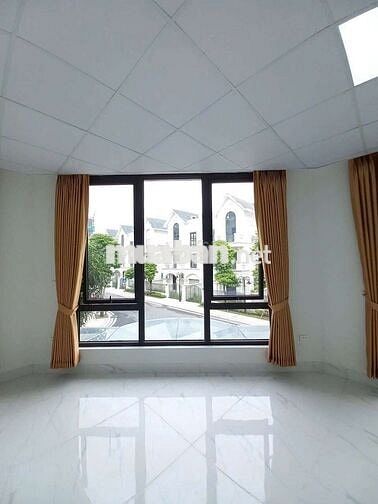 Cho thuê shophouse góc 100m² San Hô Vinhomes OCP full ĐH thang máy