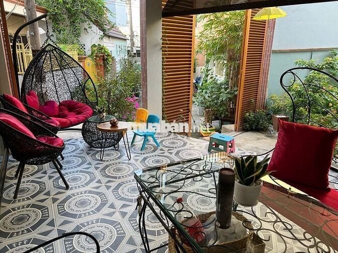 cho thuê mặt bằng cực đẹp và lớn để kinh doanh ngân hàng văn phòng