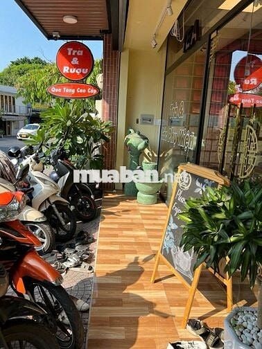 cho thuê mặt bằng cực đẹp và lớn để kinh doanh ngân hàng văn phòng