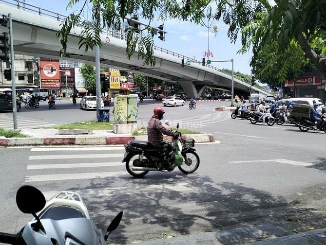 BÁN GẤP MẶT PHỐ LÒ ĐÚC 90M2 VỊ TRÍ VÀNG MẶT TIỀN 8M - GIAO NHÀ NGAY