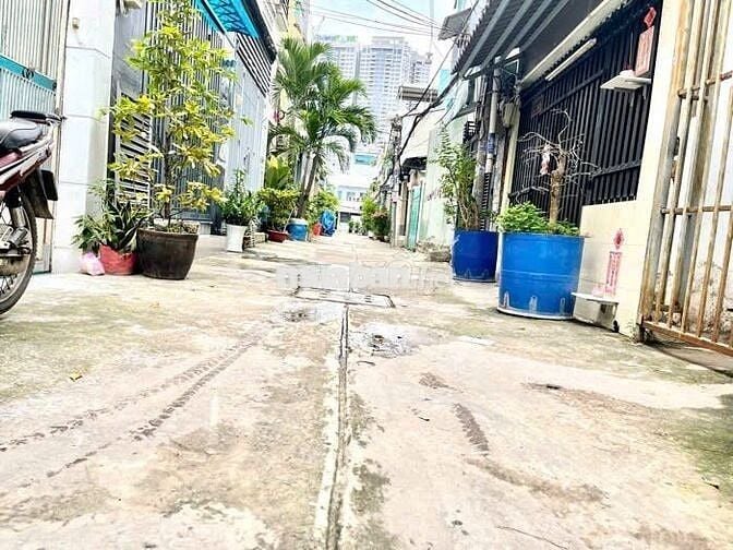 NHÀ CẤP 4,DIỆN TÍCH 64M2,HẺM XE HƠI , MẶT TIỀN RA HUỲNH TẤN PHÁT ,