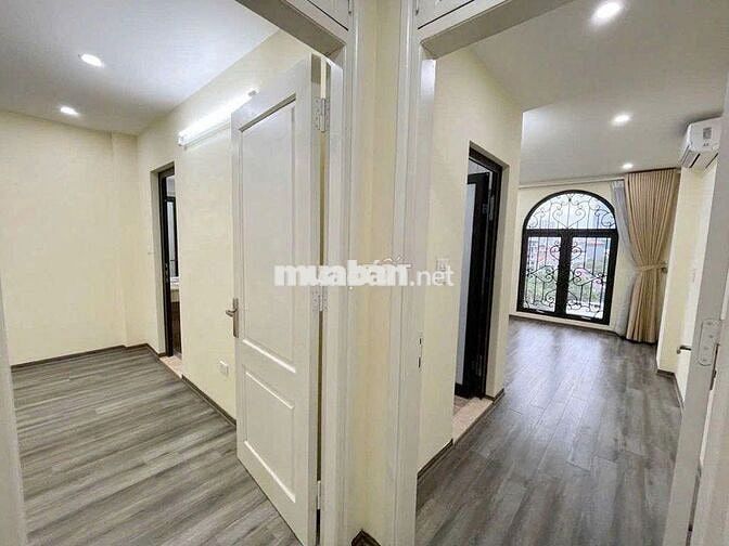🏡 Cho Thuê Nhà MT Nguyễn Hồng Đào_5x20m, Trệt 3 lầu, Nhà Mới 99%
