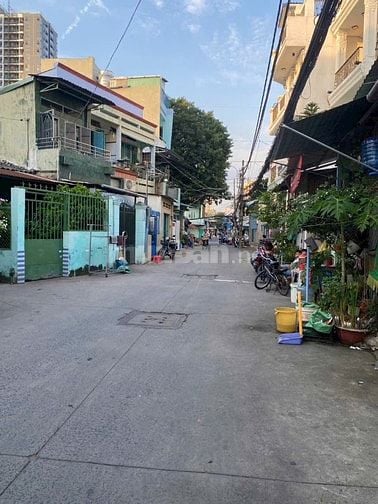 Nhà bán DT lớn 268 m2, gần Mặt tiền chợ Bình Đông, hẻm thông, nở hậu