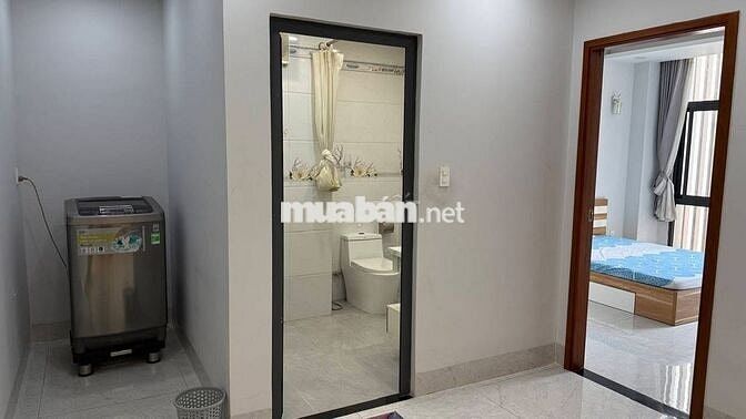 Căn hộ 2PN 1WC (70m2), sẵn nội thất, có thang máy, hầm xe. Chỉ 10 tr