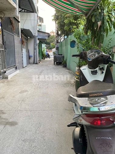 Nhà bán DT lớn 268 m2, gần Mặt tiền chợ Bình Đông, hẻm thông, nở hậu
