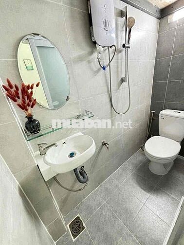CHO THUÊ PHÒNG CỬA SỔ TO, NỘI THẤT MỚI NGAY VÒNG XOAY DÂN CHỦ, GẦN UEH