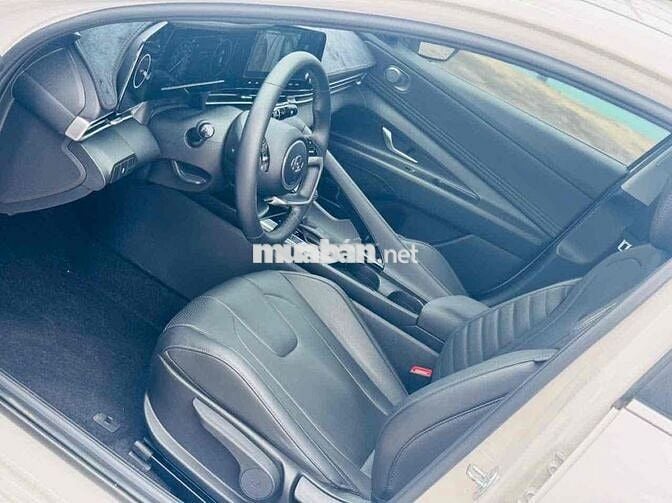 Hyundai Elantra 2024 1.6 AT Tiêu chuẩn  - 31000 km