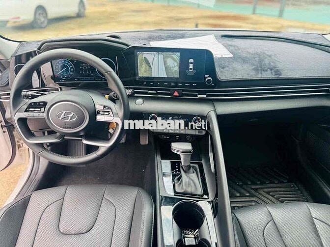 Hyundai Elantra 2024 1.6 AT Tiêu chuẩn  - 31000 km