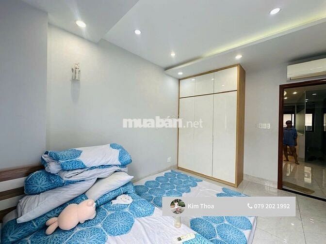 Căn hộ 2PN 1WC (70m2), sẵn nội thất, có thang máy, hầm xe. Chỉ 10 tr