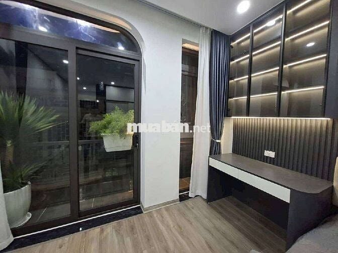 Bán nhà Thạch Bàn- gần siêu thị Aeon Long Biên 39m, thang máy, ô tô