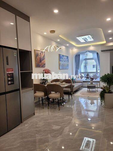 Bán gấp căn hộ 71m2 2PN Sky Garden PMH - Q7, mới 100% Tặng NT cao cấp