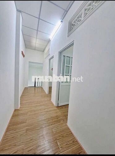 Bán nhà cấp 4 sổ hồng riêng, dt 100m2, gần chợ Bình Hưng giá 735triệu