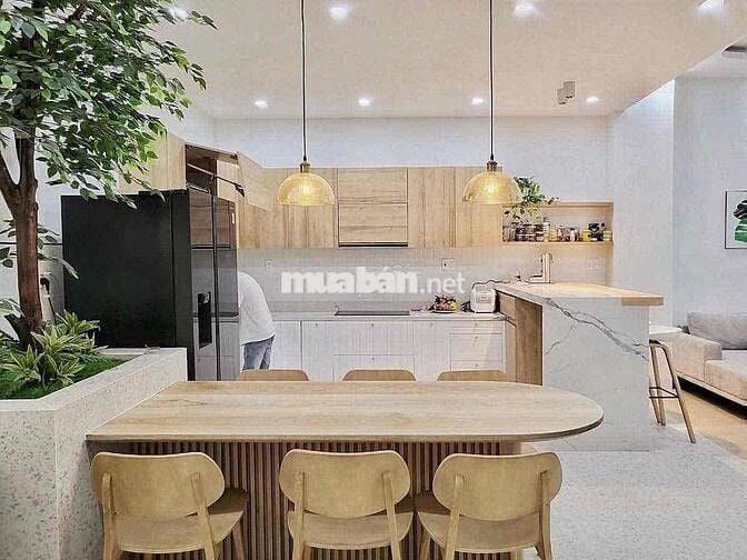 Bán nhà 3 tầng nội thất vip, đường Tôn Đản nối dài