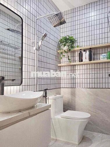 Bán nhà 3 tầng nội thất vip, đường Tôn Đản nối dài