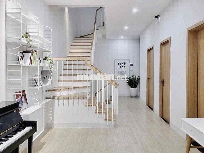 Bán nhà 3 tầng nội thất vip, đường Tôn Đản nối dài