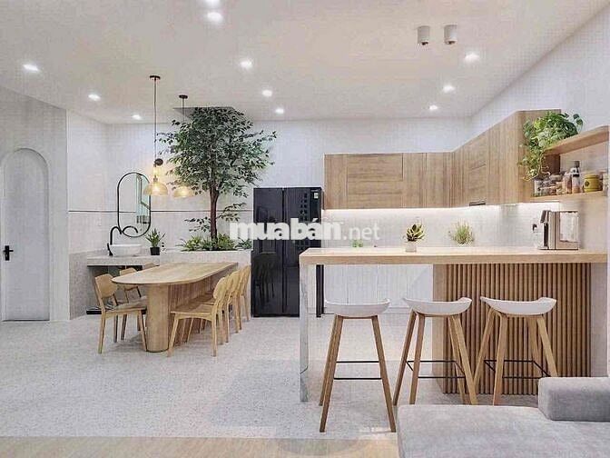 Bán nhà 3 tầng nội thất vip, đường Tôn Đản nối dài