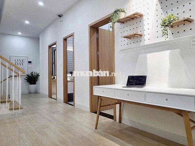 Bán nhà 3 tầng nội thất vip, đường Tôn Đản nối dài