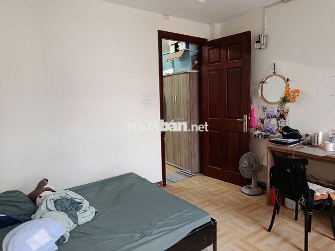 Căn hộ 1 phòng ngủ tách bếp có cửa sổ ban công