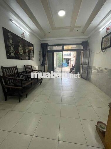 nhà 4x33m 1 lầu 2 phòng ngủ có sân trước sân sau