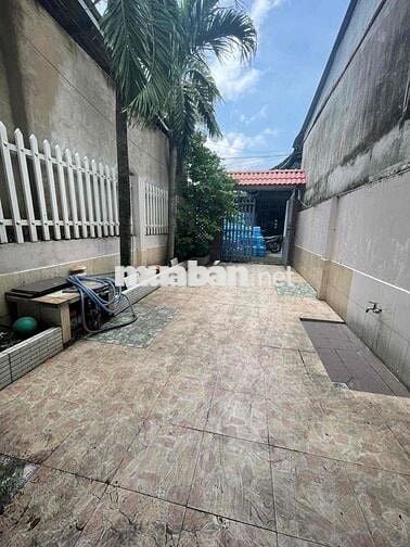 nhà 4x33m 1 lầu 2 phòng ngủ có sân trước sân sau
