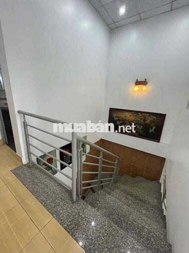 nhà 4x33m 1 lầu 2 phòng ngủ có sân trước sân sau
