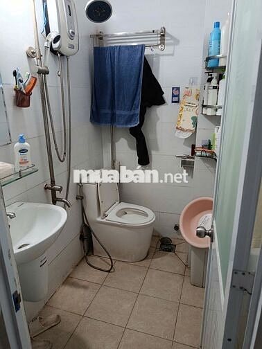 Căn hộ 1 phòng ngủ tách bếp có cửa sổ ban công