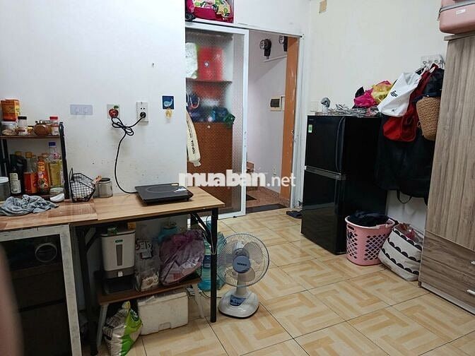 Căn hộ 1 phòng ngủ tách bếp có cửa sổ ban công