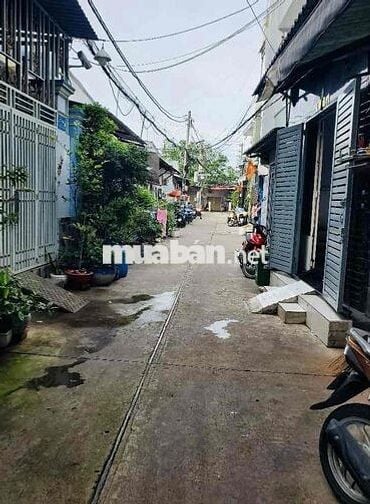 Bán nhà Ngã tư 4 xã, 5 tỷ- 62 m2- 2 tầng, 2 Pn, sổ riêng hoàn công