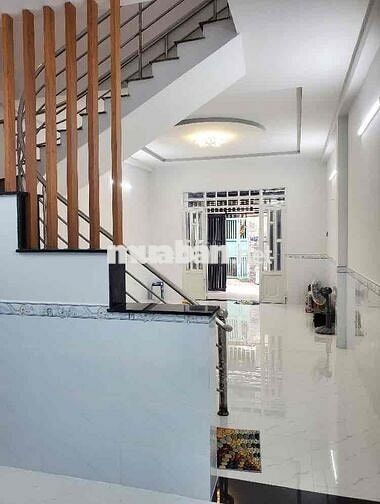 Bán nhà Ngã tư 4 xã, 5 tỷ- 62 m2- 2 tầng, 2 Pn, sổ riêng hoàn công