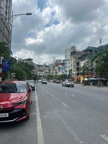 Nhà 8 tầng Chùa Láng, GPXD, PCCC, phân lô, vỉa hè, thang máy, nội thất