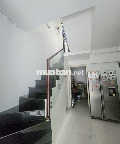 Bán nhà 1 trệt 2 lầu cạnh siêu thị Coopmart, đường Trưng Nữ Vương, VL
