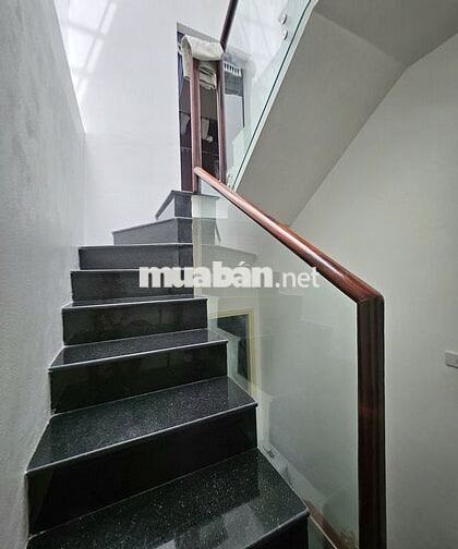 Bán nhà 1 trệt 2 lầu cạnh siêu thị Coopmart, đường Trưng Nữ Vương, VL