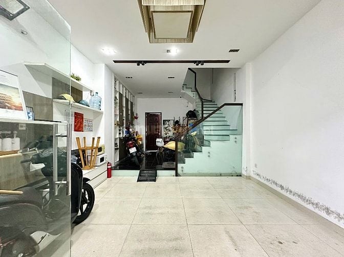 BÁN CHDV 3LẦU ĐƯỜNG TRẦN BÌNH TRỌNG , P1 , QUẬN - GV