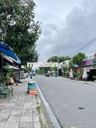 BÁN LÔ ĐẤT SIÊU ĐẸP NGAY CHỢ ĐÊM BÀU BÀNG